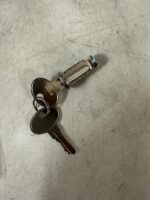 Wkładka zamku wpuszczanego w płat drzwi chłodni